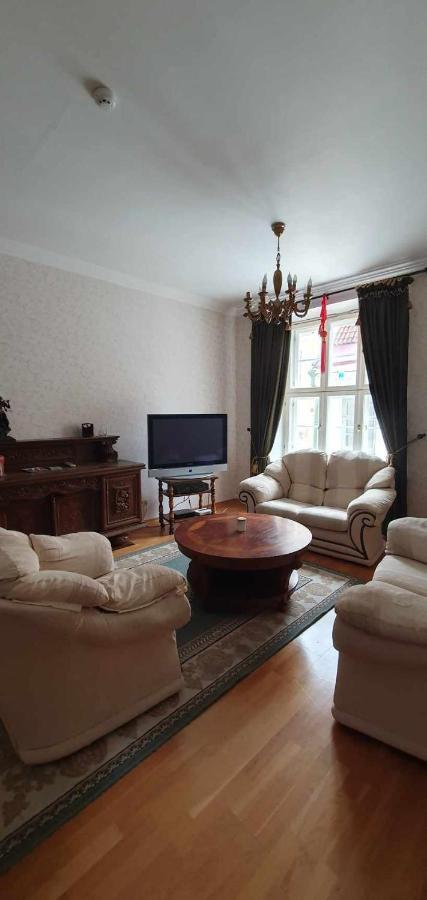 Cozy Apartment On The Town Hall Square Reval Exterior foto